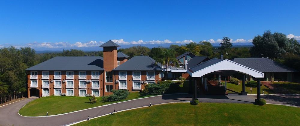Howard Johnson Hotel & Spa Villa General Belgrano Exterior photo