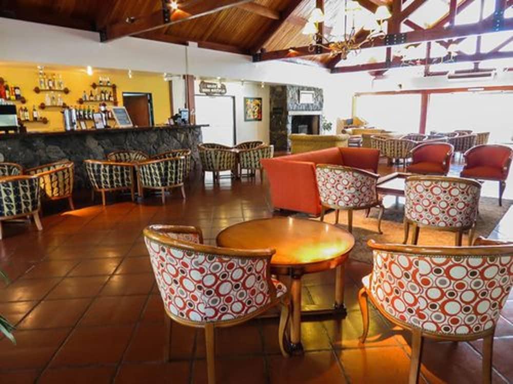 Howard Johnson Hotel & Spa Villa General Belgrano Exterior photo