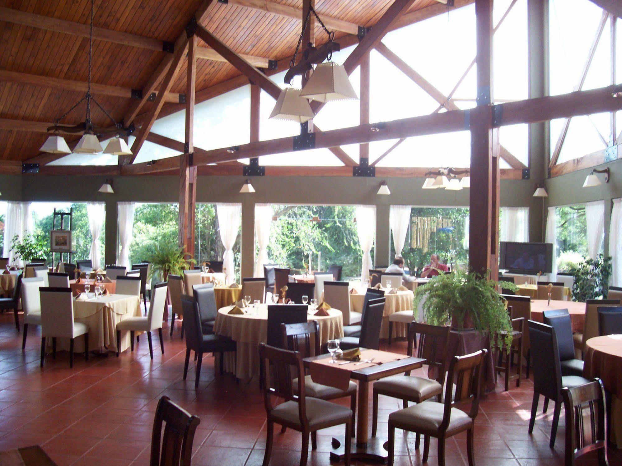 Howard Johnson Hotel & Spa Villa General Belgrano Exterior photo